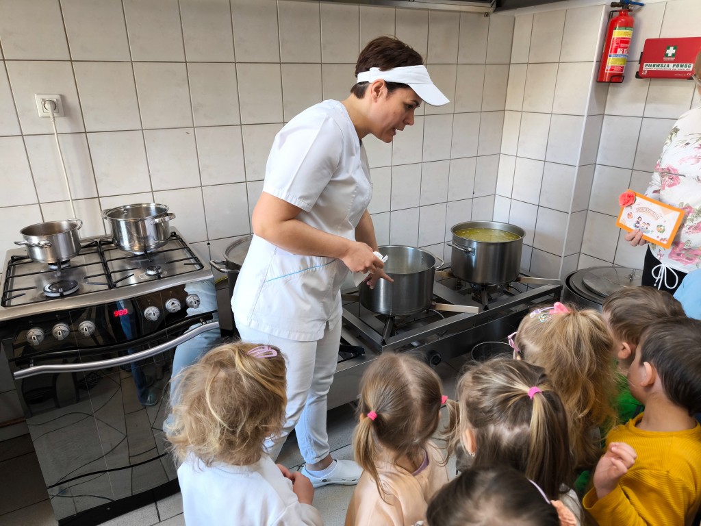 „Biedronki” poznają zawód kucharza