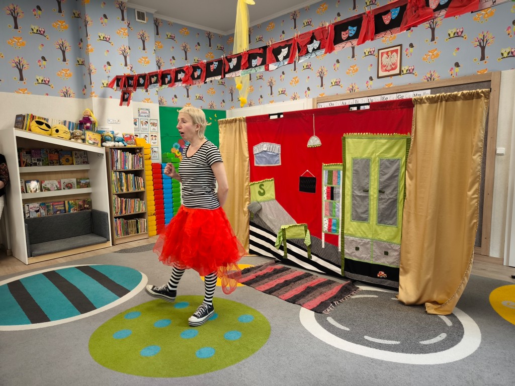 Teatrzyk „Pompon” z przedstawieniem „Smok Stefan” w „Jedyneczce”