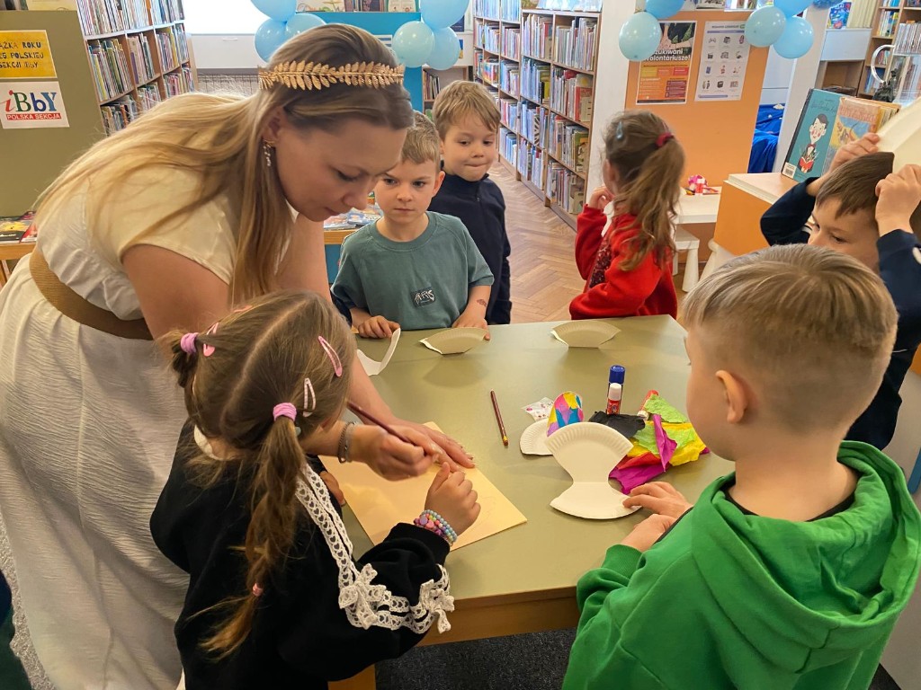 Dzień Książki w bibliotece - grupa SMERFY