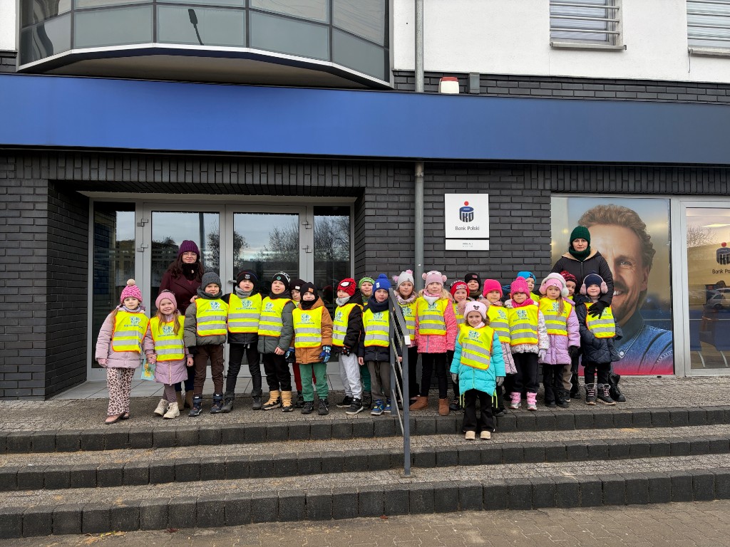 „Smerfna wyprawa do świata finansów – wizyta w PKO BP w Gostyniu”