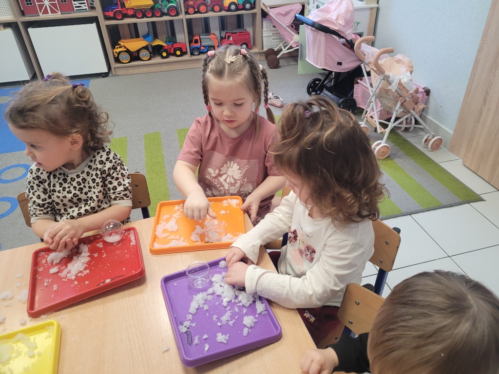 Realizacja projektu Małe rączki  - wielkie możliwości, czyli sensoryczna droga do sprawności w grupie „Pszczółek”