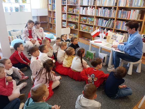 „Motyle” w bibliotece – realizacja projektu „Polska, Ojczyzna, moja Kraina, która się w sercu zaczyna..” (część V)