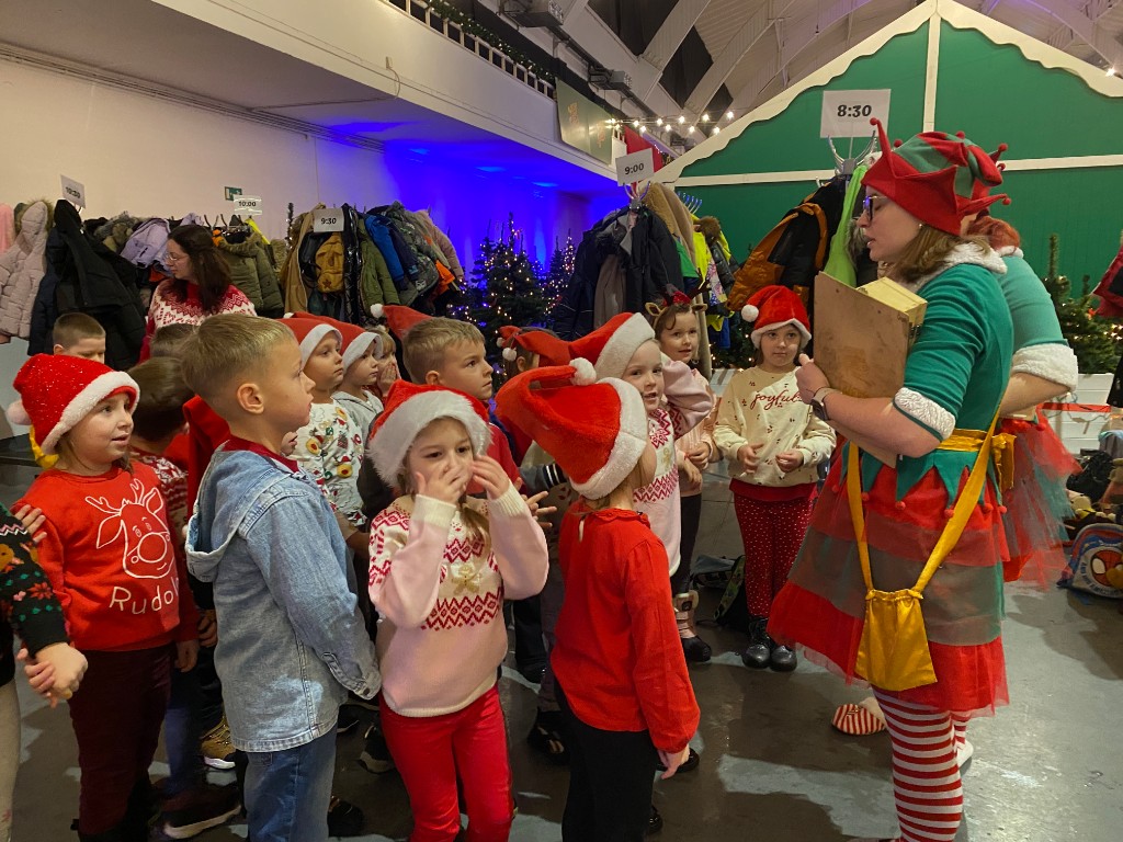 Wycieczka „Smerfów” do Wielkiej Fabryki Elfów w Poznaniu