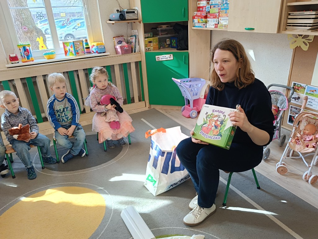 „Kotki” poznają zawód ilustratora oraz projektanta książek