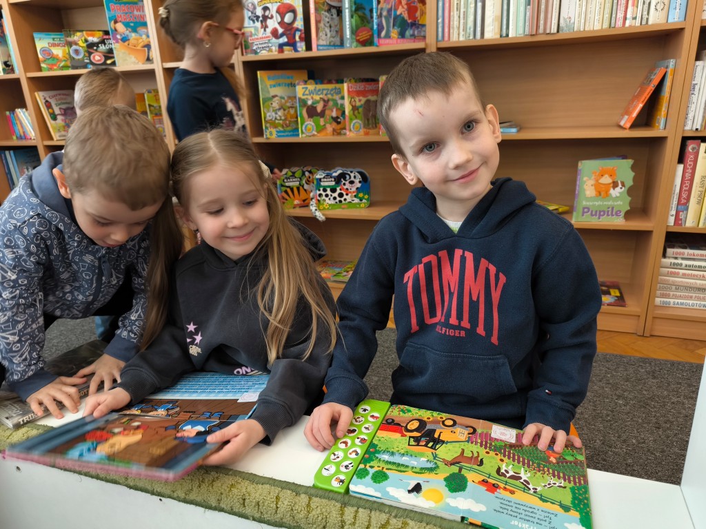 „Biedronki” i „Kotki” w Bibliotece