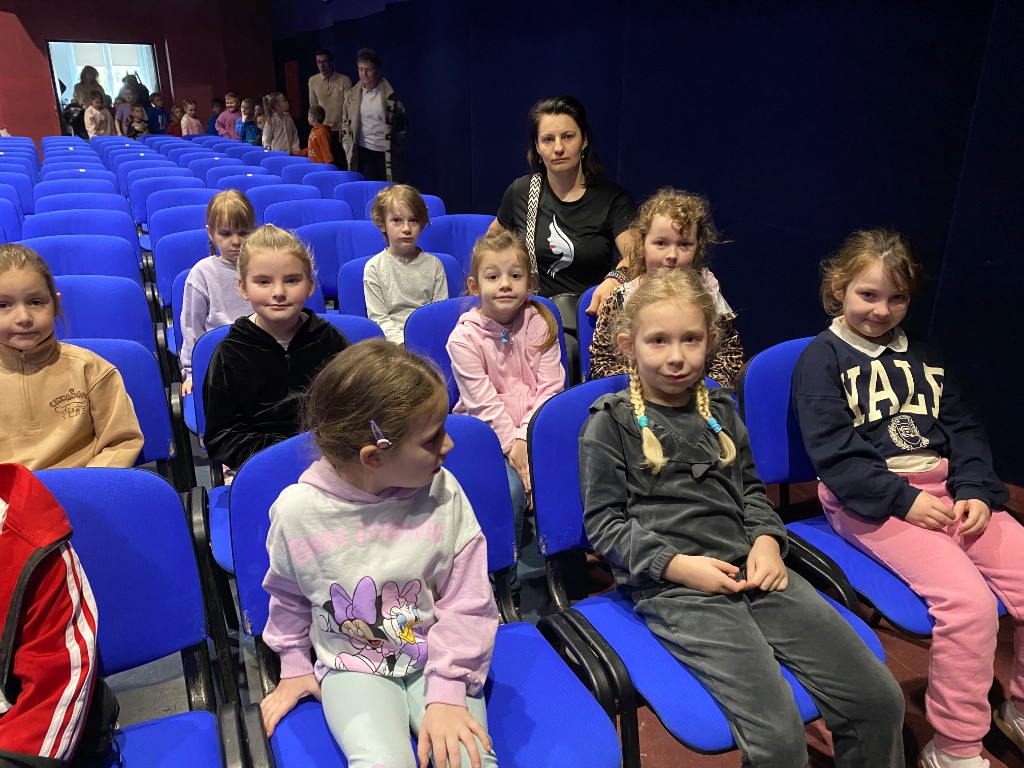 „Smerfy” na przedstawieniu w „Hutniku”