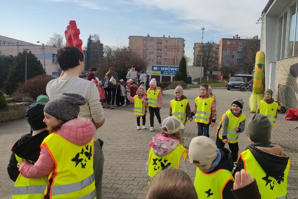 Wiosenna Gra Terenowa w GOK Hutnik – grupa „Motyle”