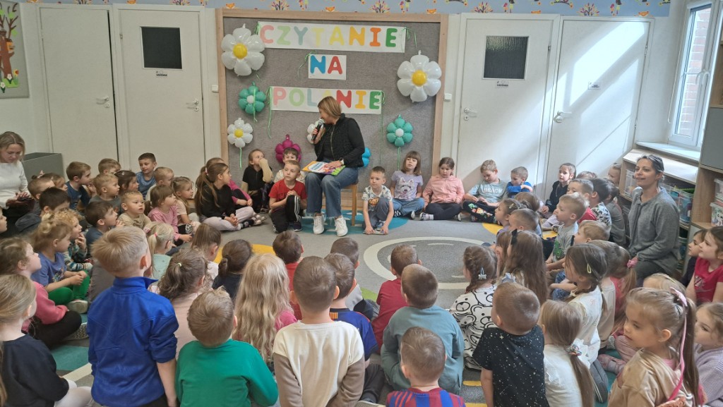 AKCJA CZYTELNICZA „Czytanie na polanie”