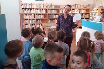„Kotki – Psotki” w bibliotece z okazji Międzynarodowego Dnia Książki dla Dzieci