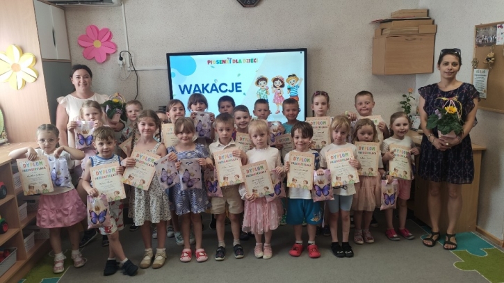 Rozdanie dyplomów w grupie „Motyli”