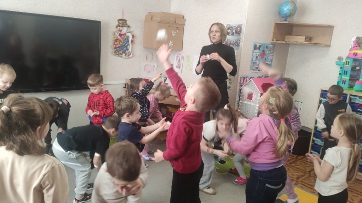 Grupowe zajęcia logopedyczne w grupie „Motyli”