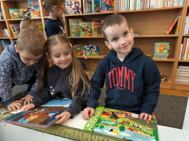 „Biedronki” i „Kotki” w Bibliotece